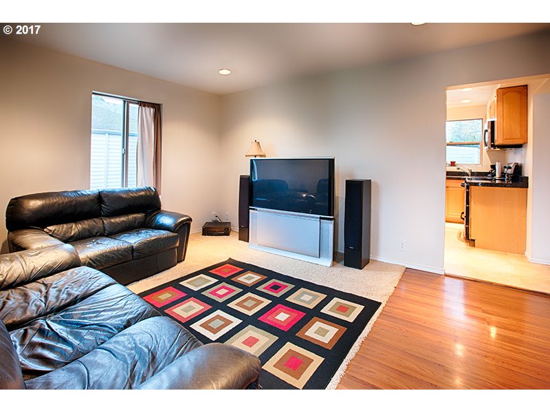 702 NE 94th Ave