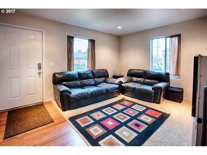 702 NE 94th Ave