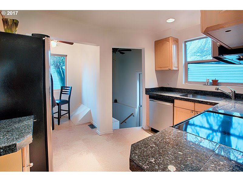 702 NE 94th Ave