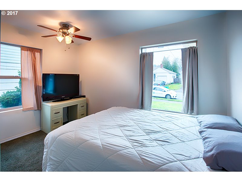 702 NE 94th Ave