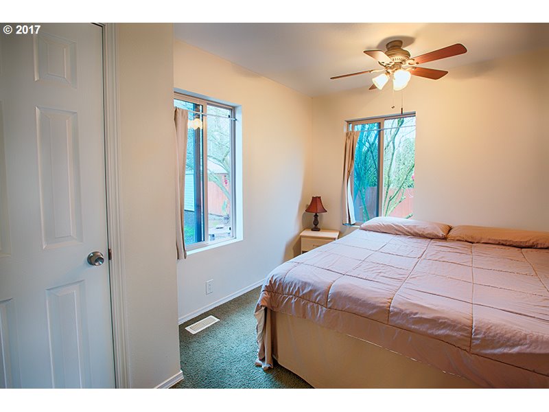 702 NE 94th Ave