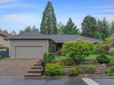 2755 SW Fairmount Blvd