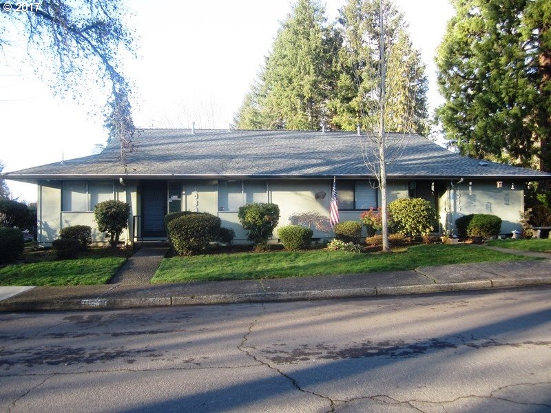 889 Plymouth Dr NE