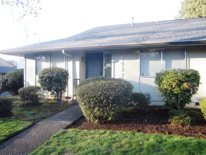 889 Plymouth Dr NE