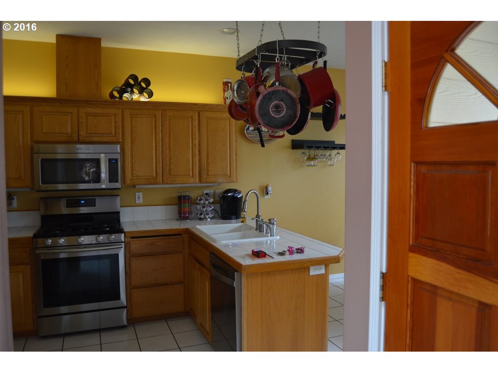 For Sale: 4932 49th Ave NE Salem, OR 97305
