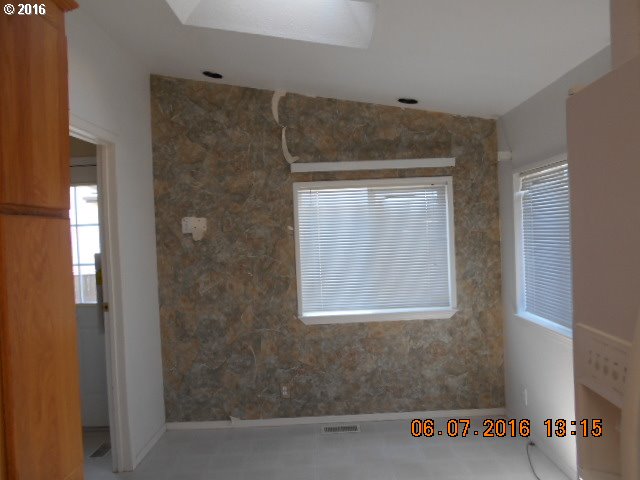 For Sale: 2150 E Ellendale Ave Dallas, OR 97338