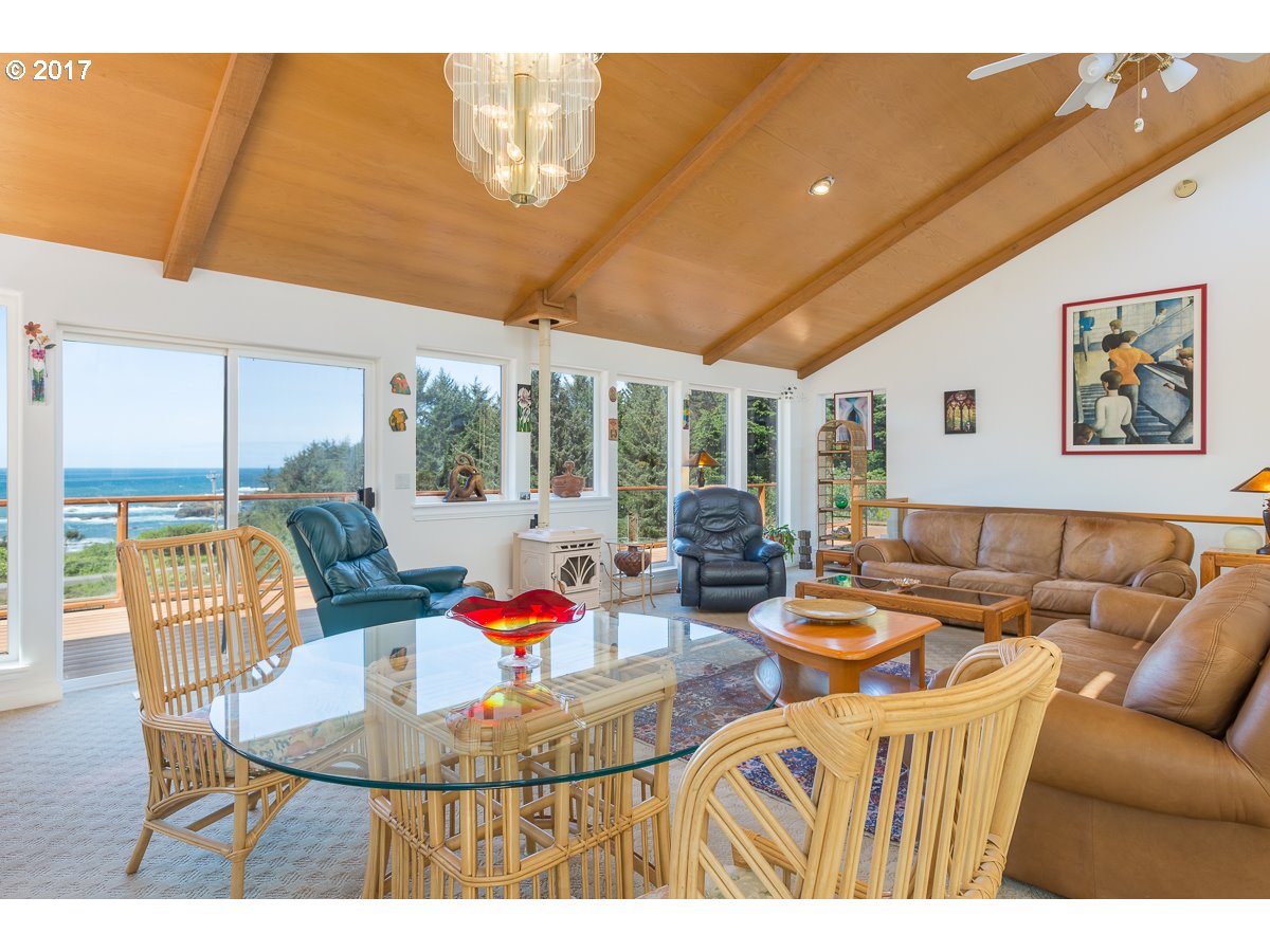 476 Lookout Ct