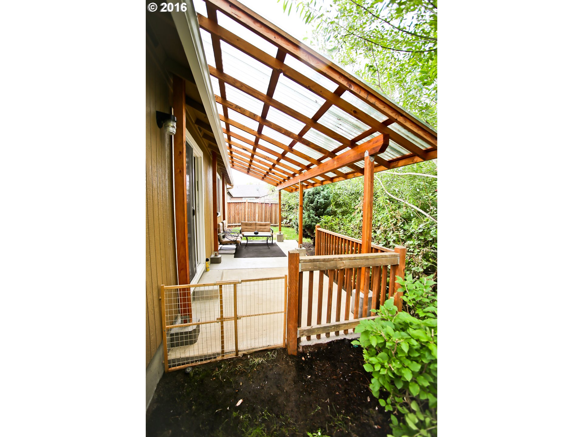 For Sale: 1015 S 1st St Cottage Grove, OR 97424