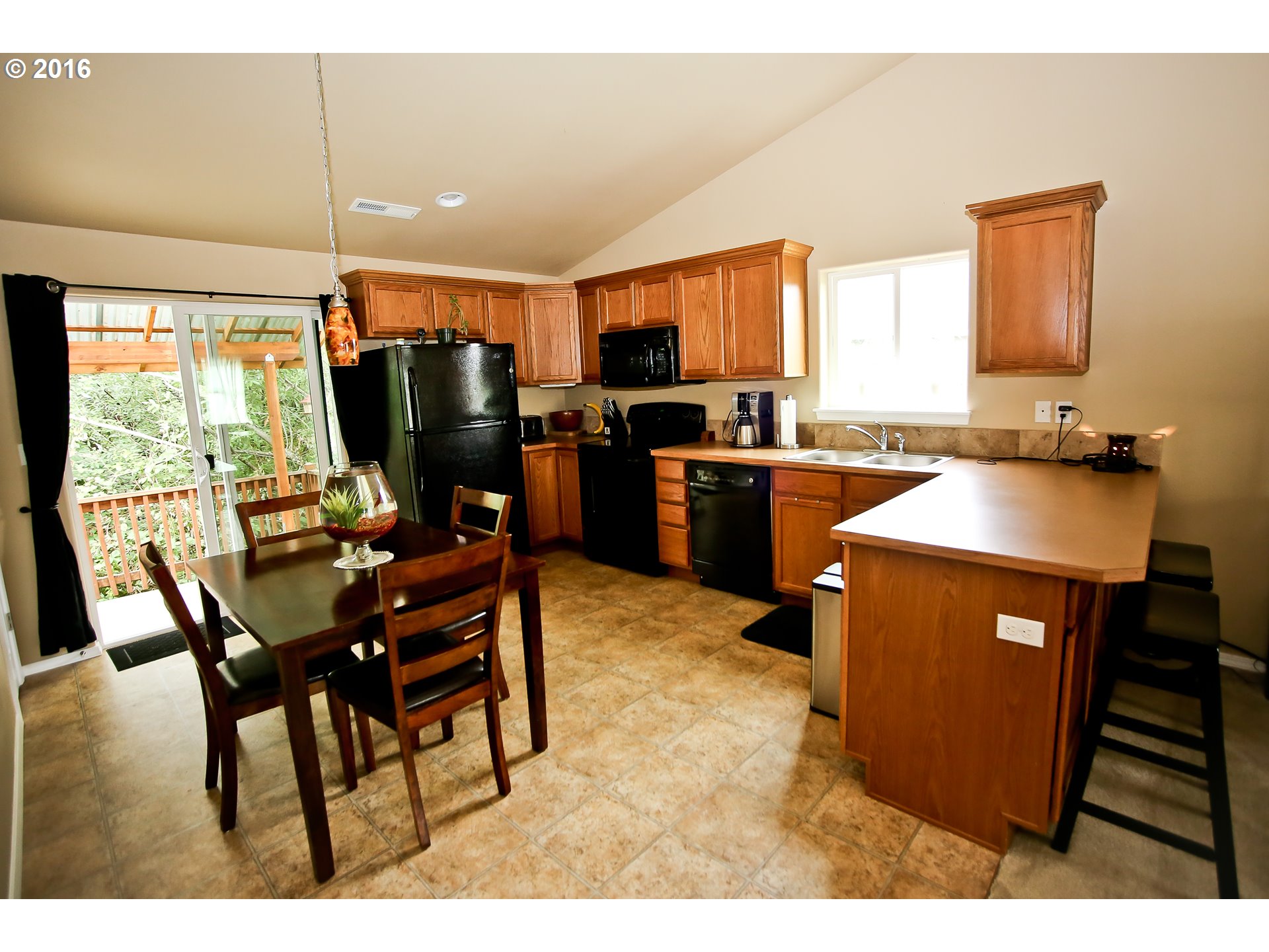 For Sale: 1015 S 1st St Cottage Grove, OR 97424