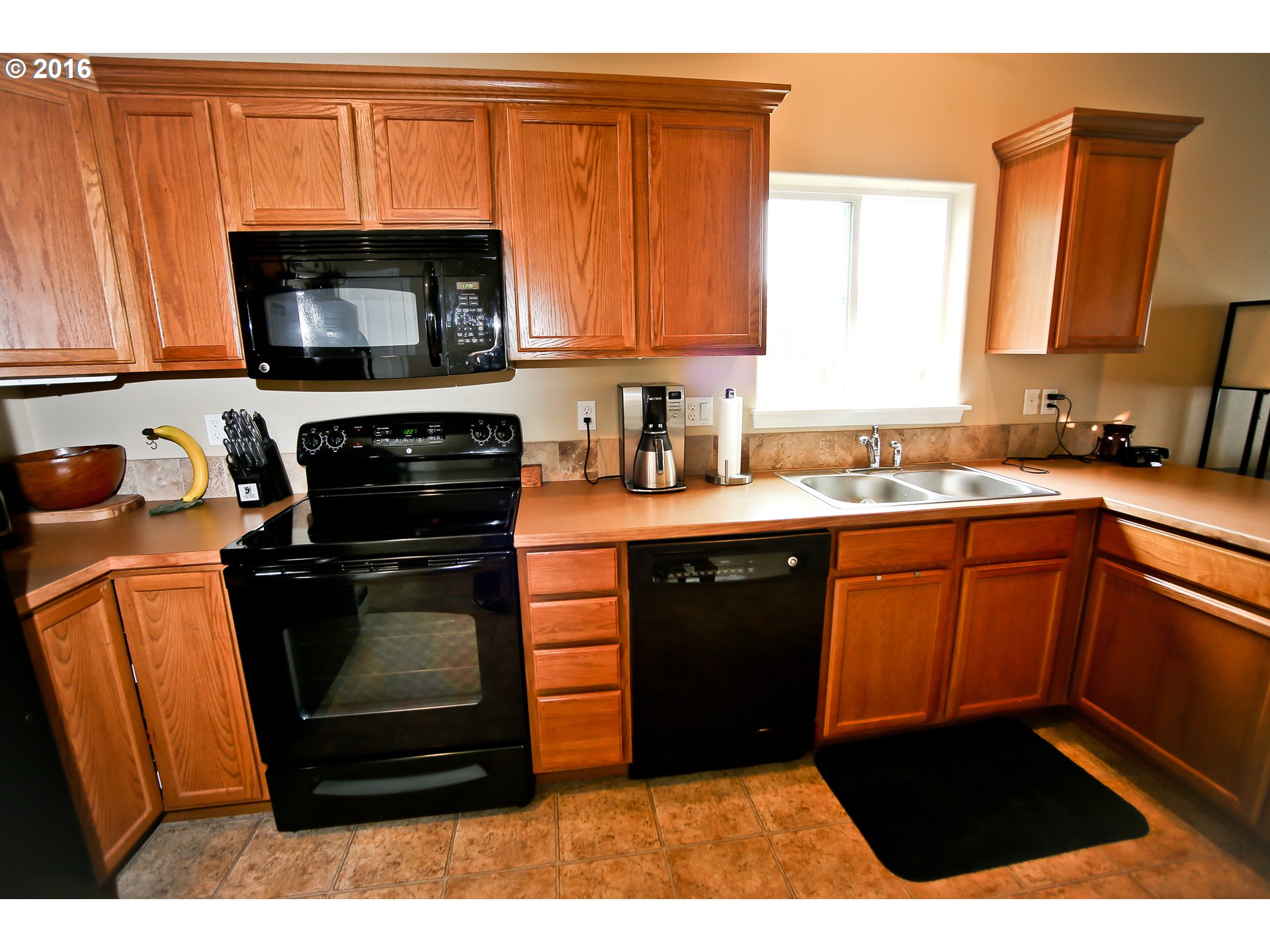 For Sale: 1015 S 1st St Cottage Grove, OR 97424