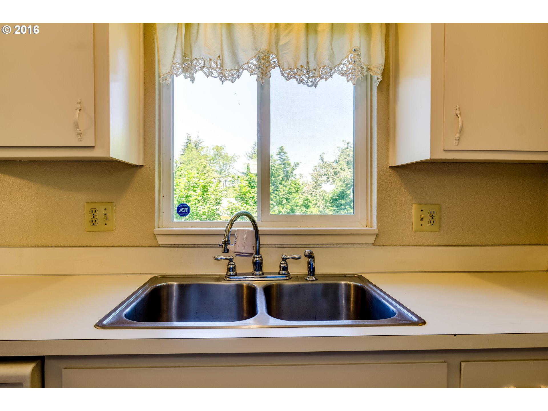 For Sale: 2404 E Main St Cottage Grove, OR 97424