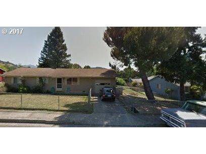 115 NE Cypress Ave