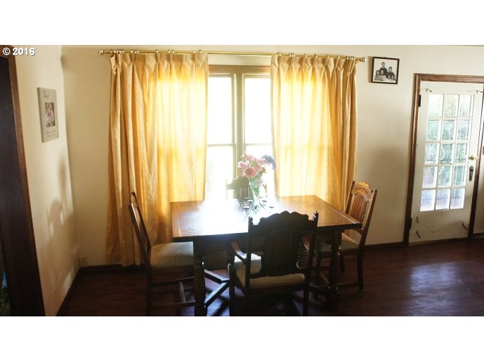 For Sale: 1061 Scotts Valley Rd Yoncalla, OR 97499