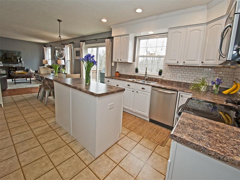 912 Village Club Dr