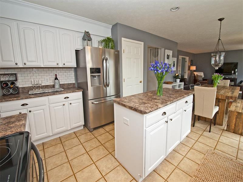 912 Village Club Dr