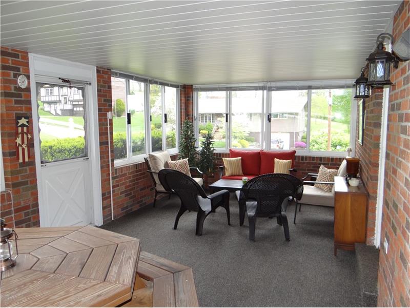 1105 Crestwood Dr