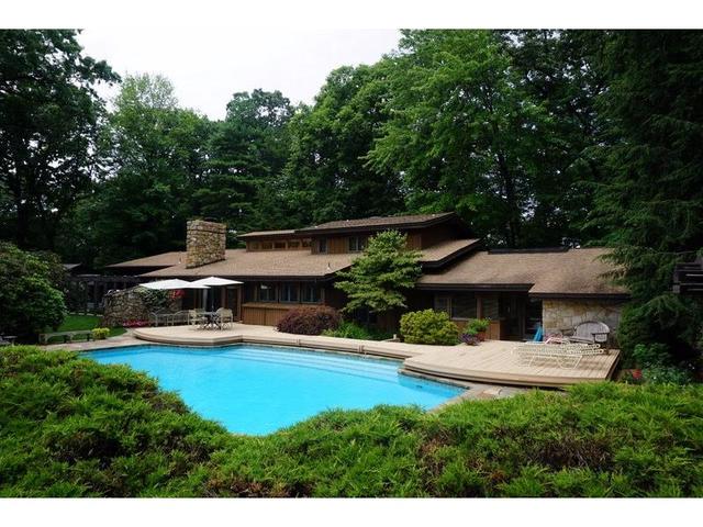 221 Beverly Way