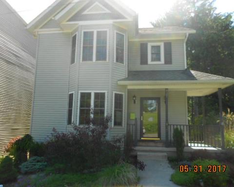 937 N Centre St