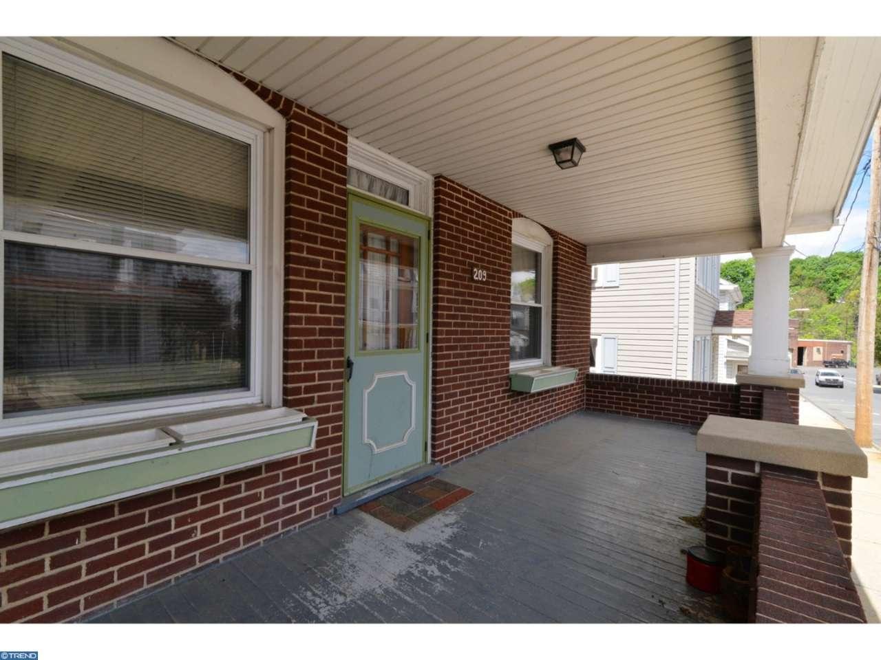17 E Overlook Dr