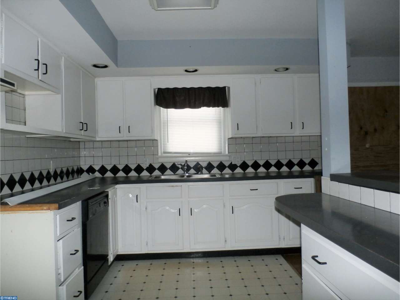 353 High St