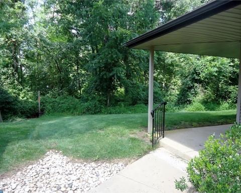 1073 Victoria Rd