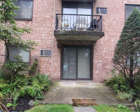 1073 Victoria Rd