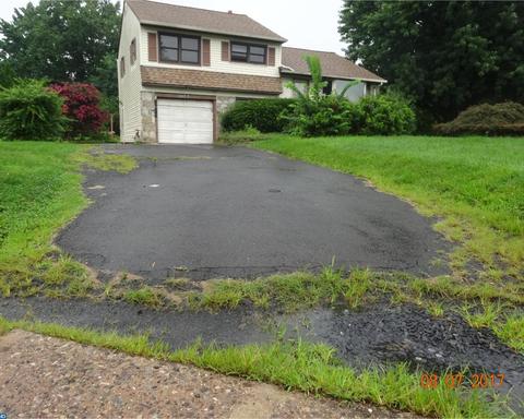1073 Victoria Rd