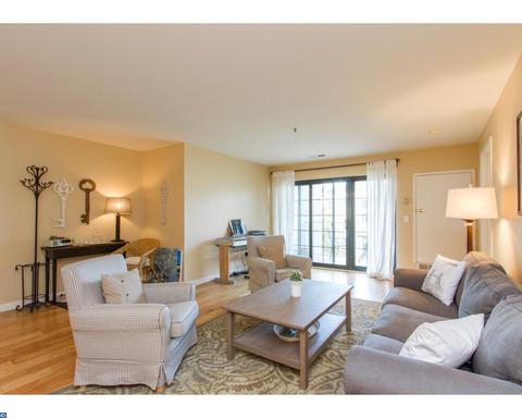 156 Dupont St
