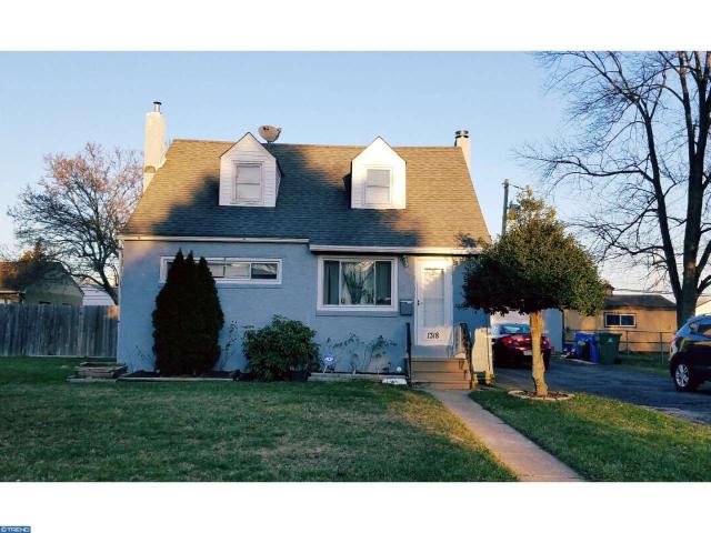 907 Dolores Ln