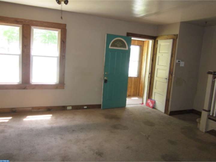 For Sale: 633 Jansen Ave Essington, PA 19029