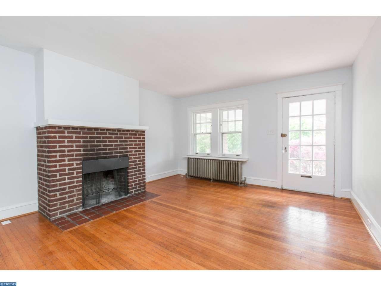 146 E Roumfort Rd