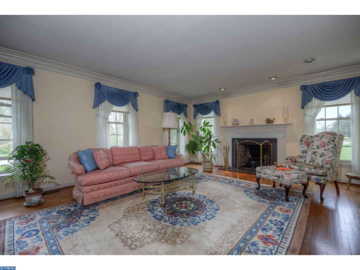 402 Rock Creek Cir, Berwyn PA 19312
