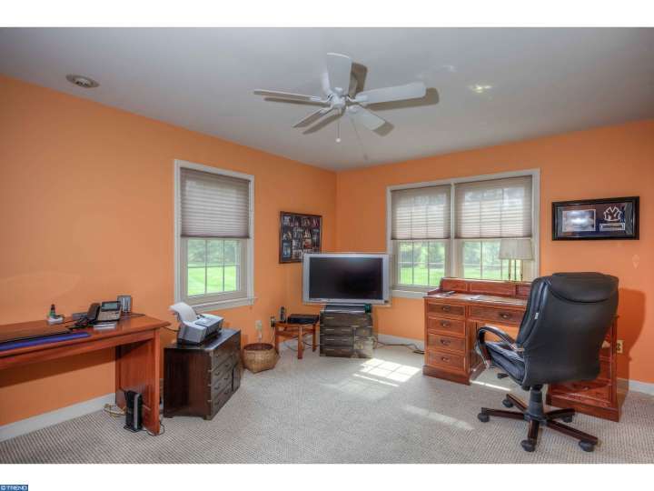 402 Rock Creek Cir, Berwyn PA 19312