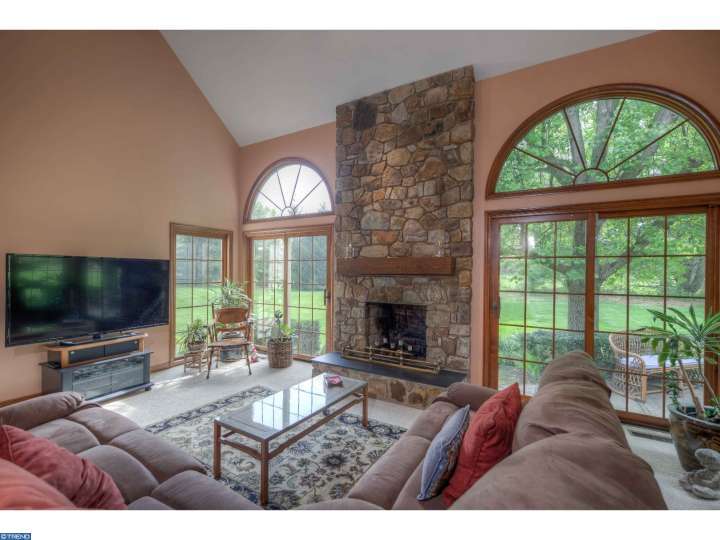 402 Rock Creek Cir, Berwyn PA 19312