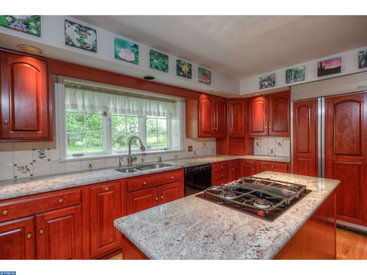 402 Rock Creek Cir, Berwyn PA 19312