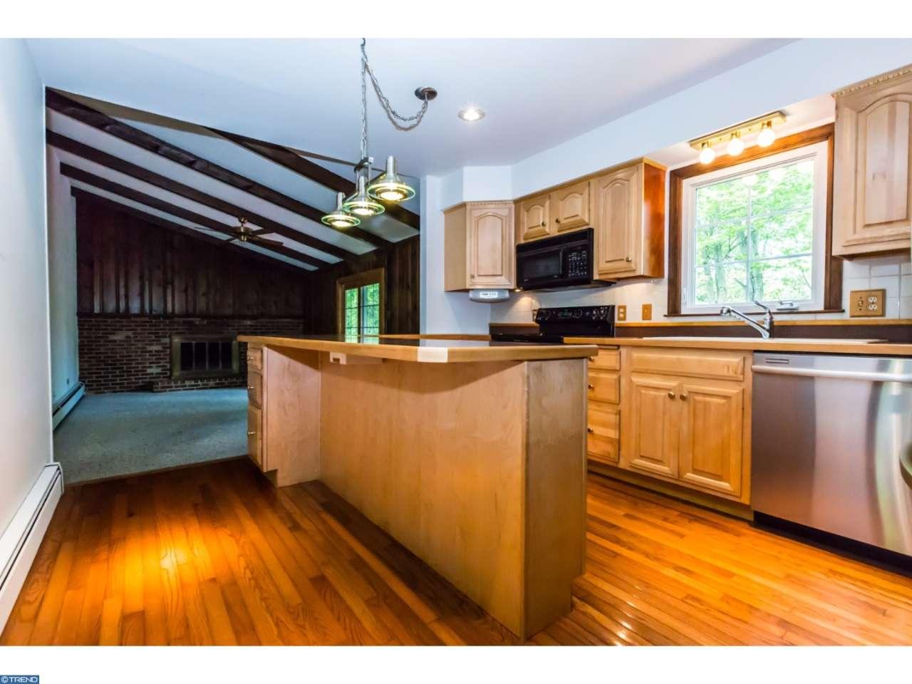 1605 Loretta Ln