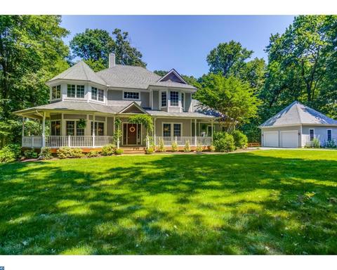 8 Beechwood Dr