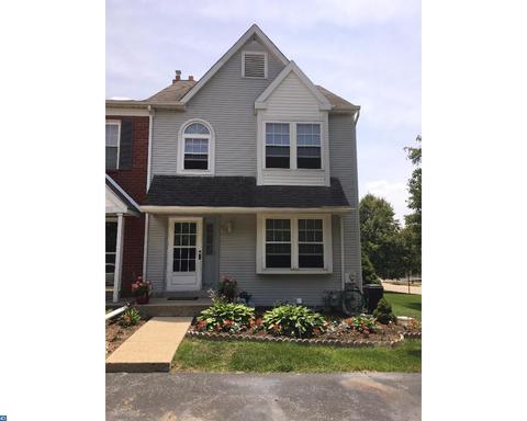 2924 Village Green Ln