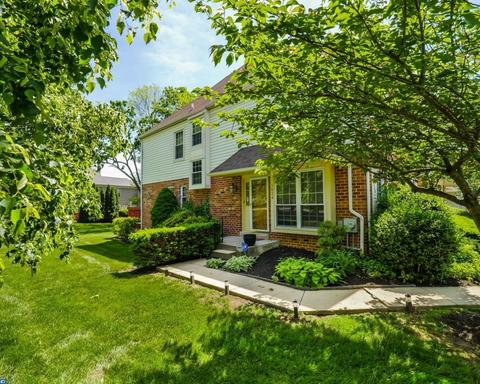 2924 Village Green Ln