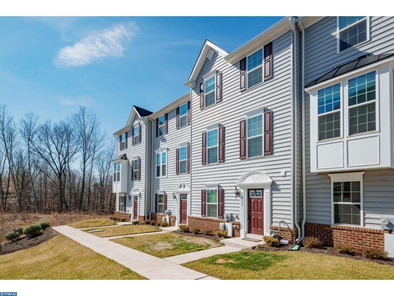 3618 Honey Locust Dr