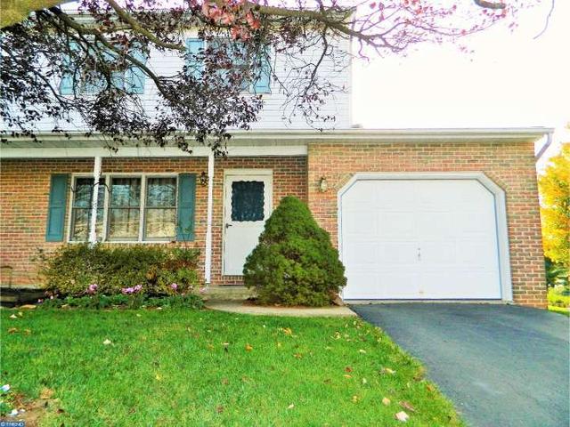 212 Hickory Dr