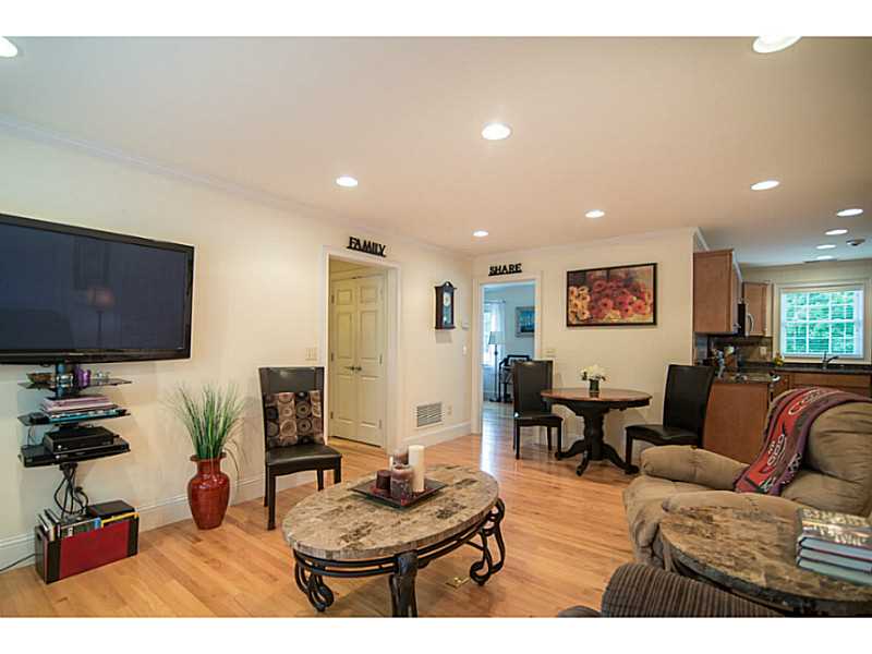 60 Bay Spring Ave