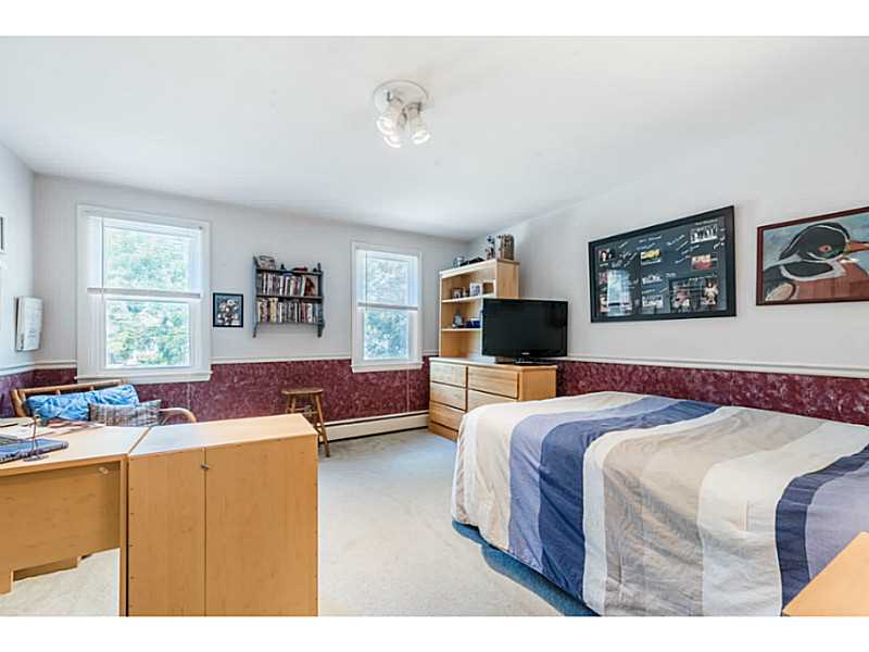 18 Robbins Dr