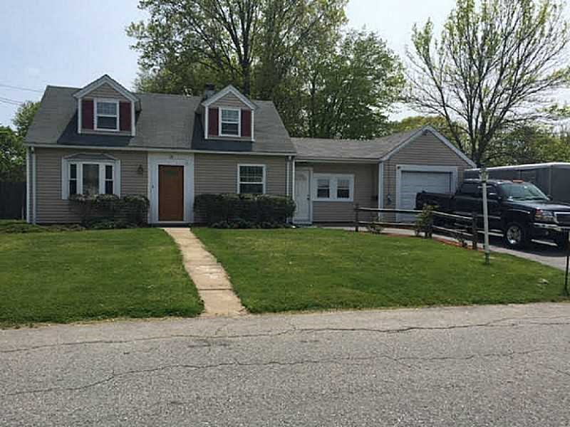 14 Sowams Dr, Bristol RI 02809
