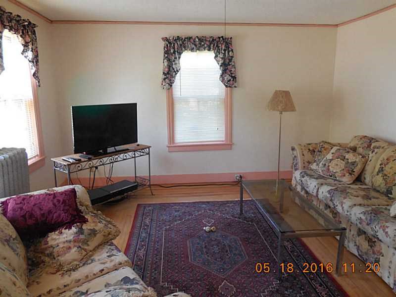 10 Maple St Hope Valley, RI 02832