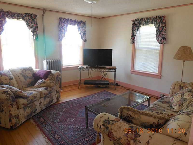 10 Maple St Hope Valley, RI 02832