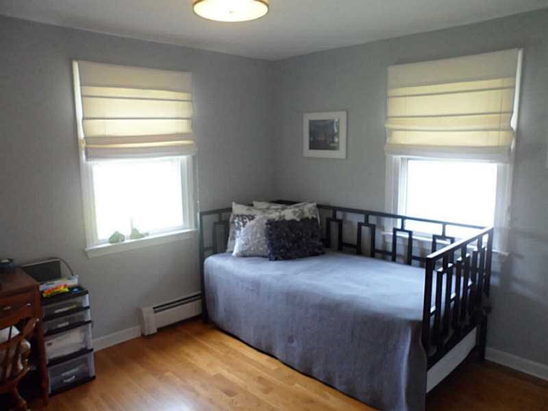 1002 Green End Ave, Middletown RI 02842