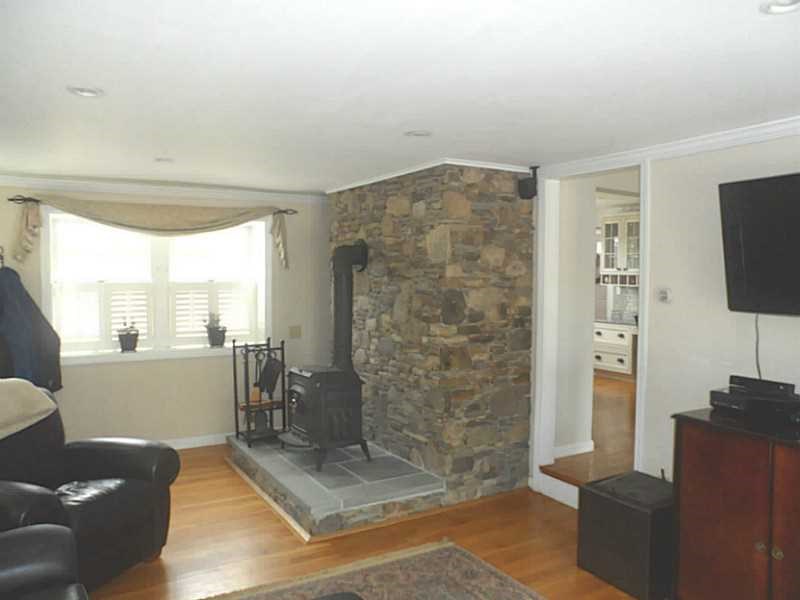 1002 Green End Ave, Middletown RI 02842