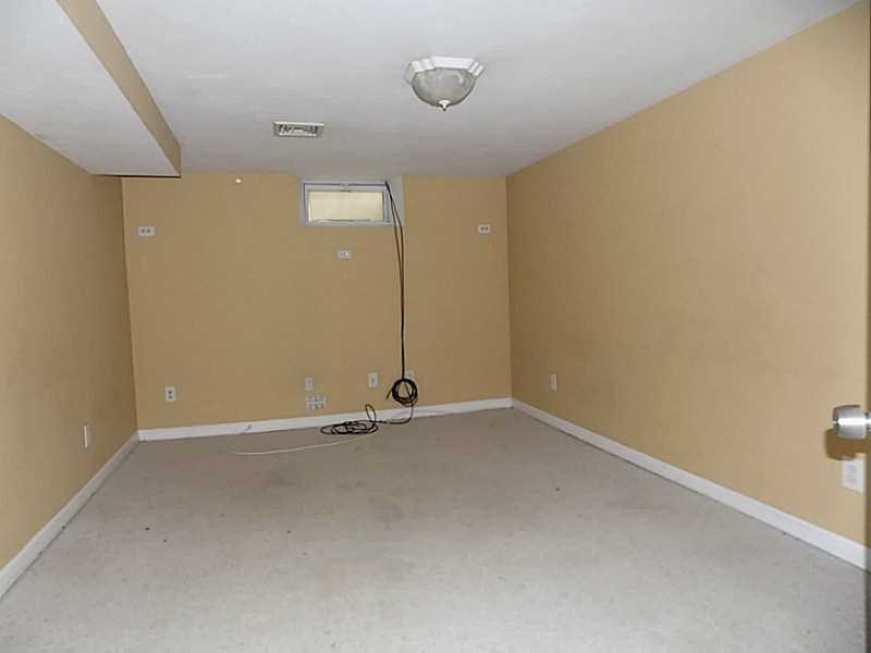 68 Ames St Pawtucket, RI 02861