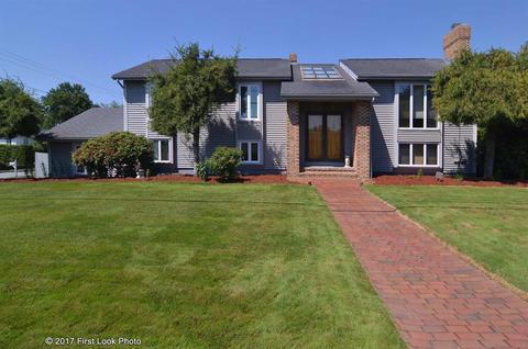 12 Carriage Way